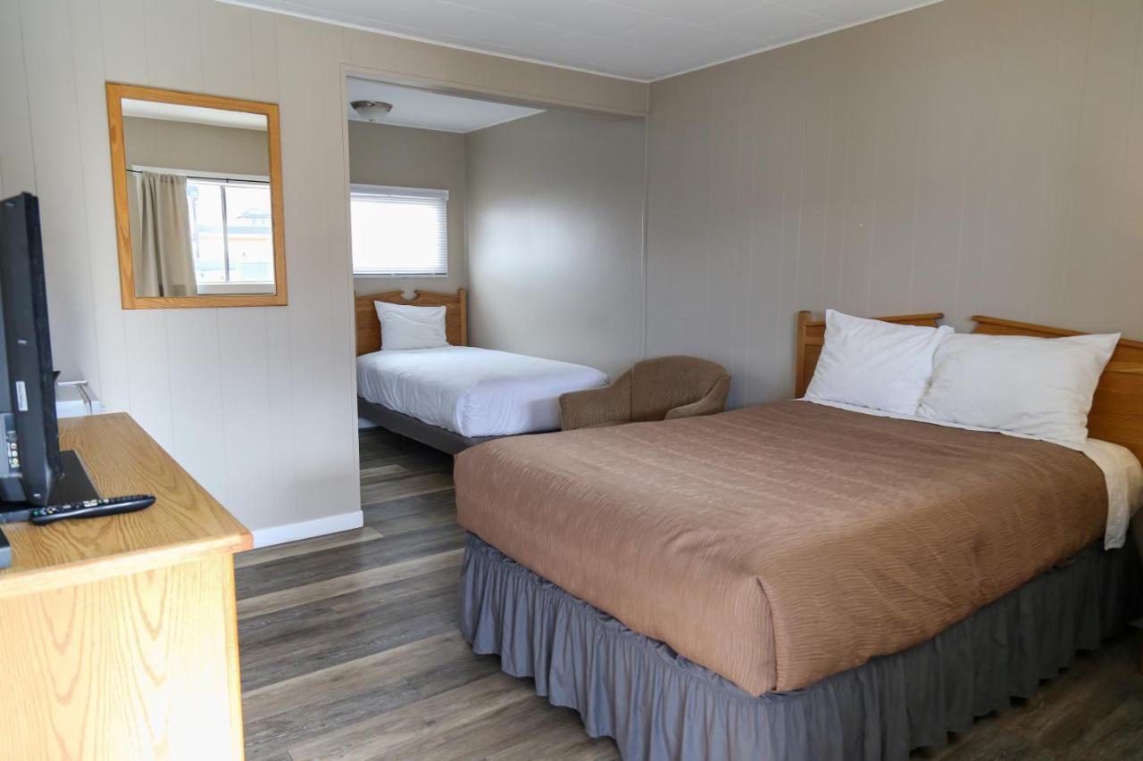 Richter Pass Beach Resort Osoyoos Bagian luar foto
