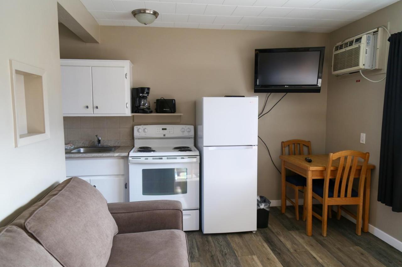 Richter Pass Beach Resort Osoyoos Bagian luar foto