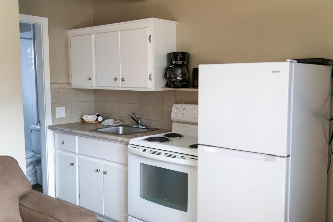 Richter Pass Beach Resort Osoyoos Bagian luar foto