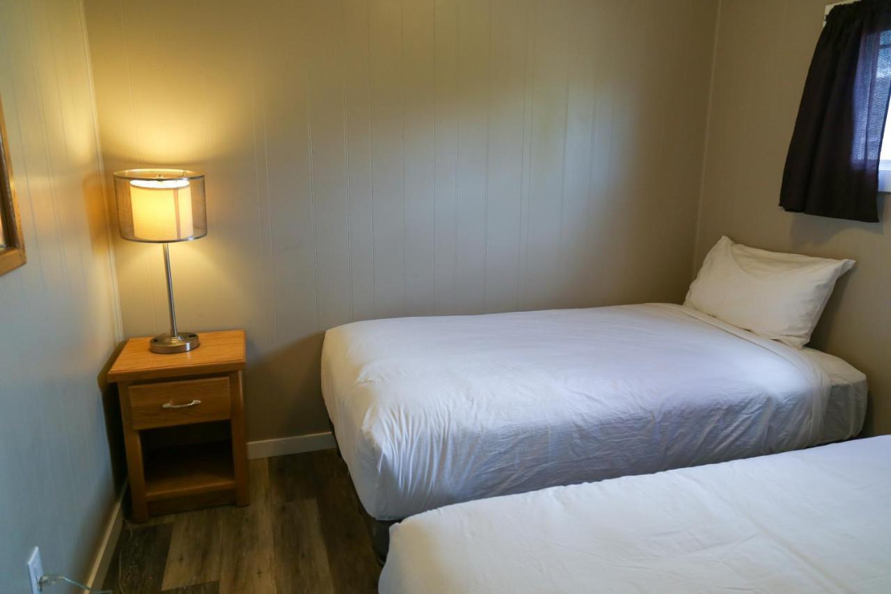 Richter Pass Beach Resort Osoyoos Bagian luar foto