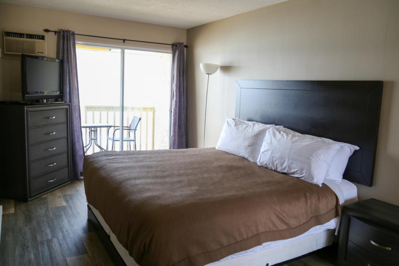 Richter Pass Beach Resort Osoyoos Bagian luar foto
