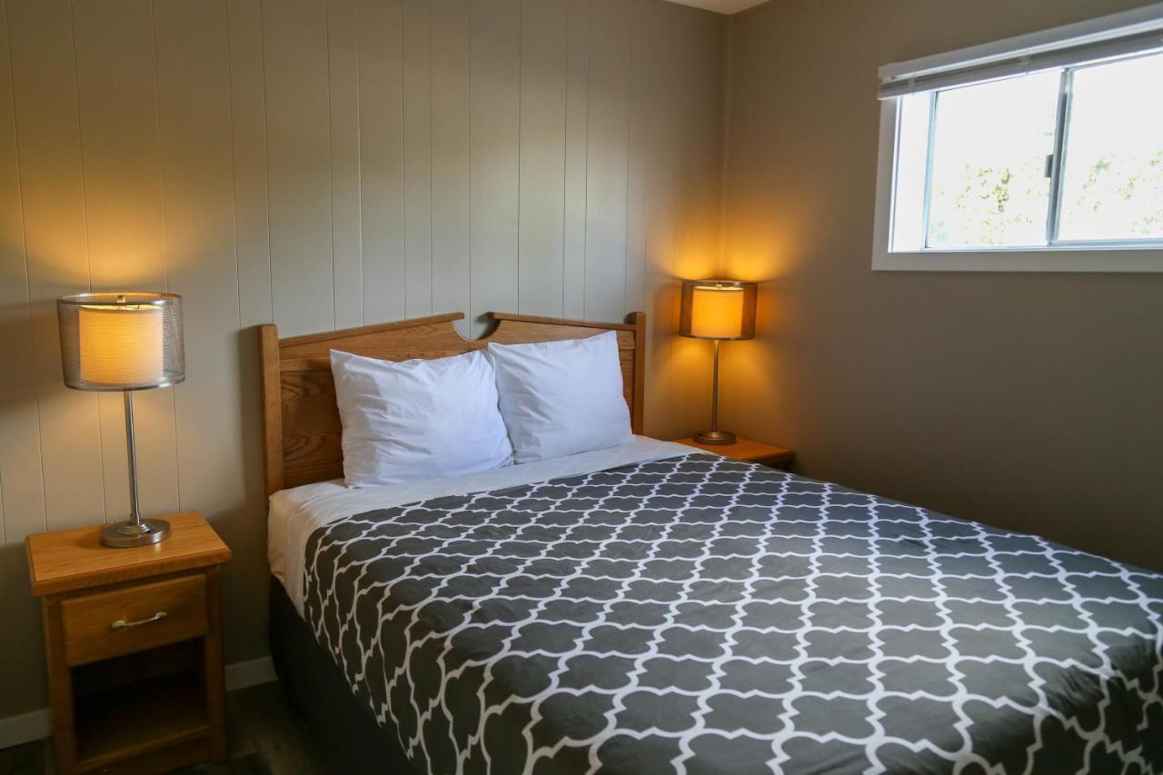 Richter Pass Beach Resort Osoyoos Bagian luar foto