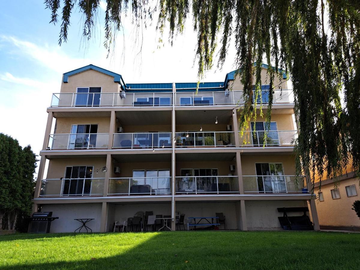 Richter Pass Beach Resort Osoyoos Bagian luar foto