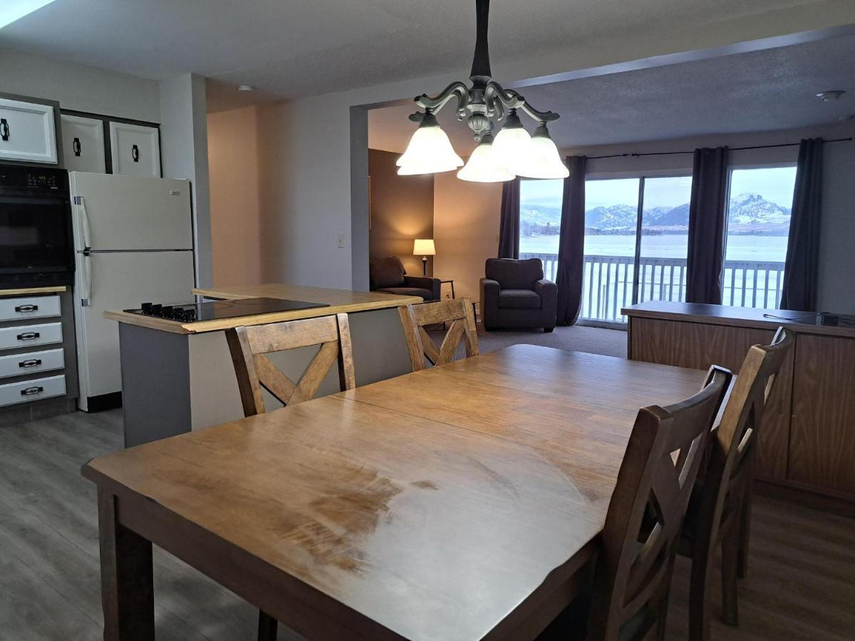 Richter Pass Beach Resort Osoyoos Bagian luar foto