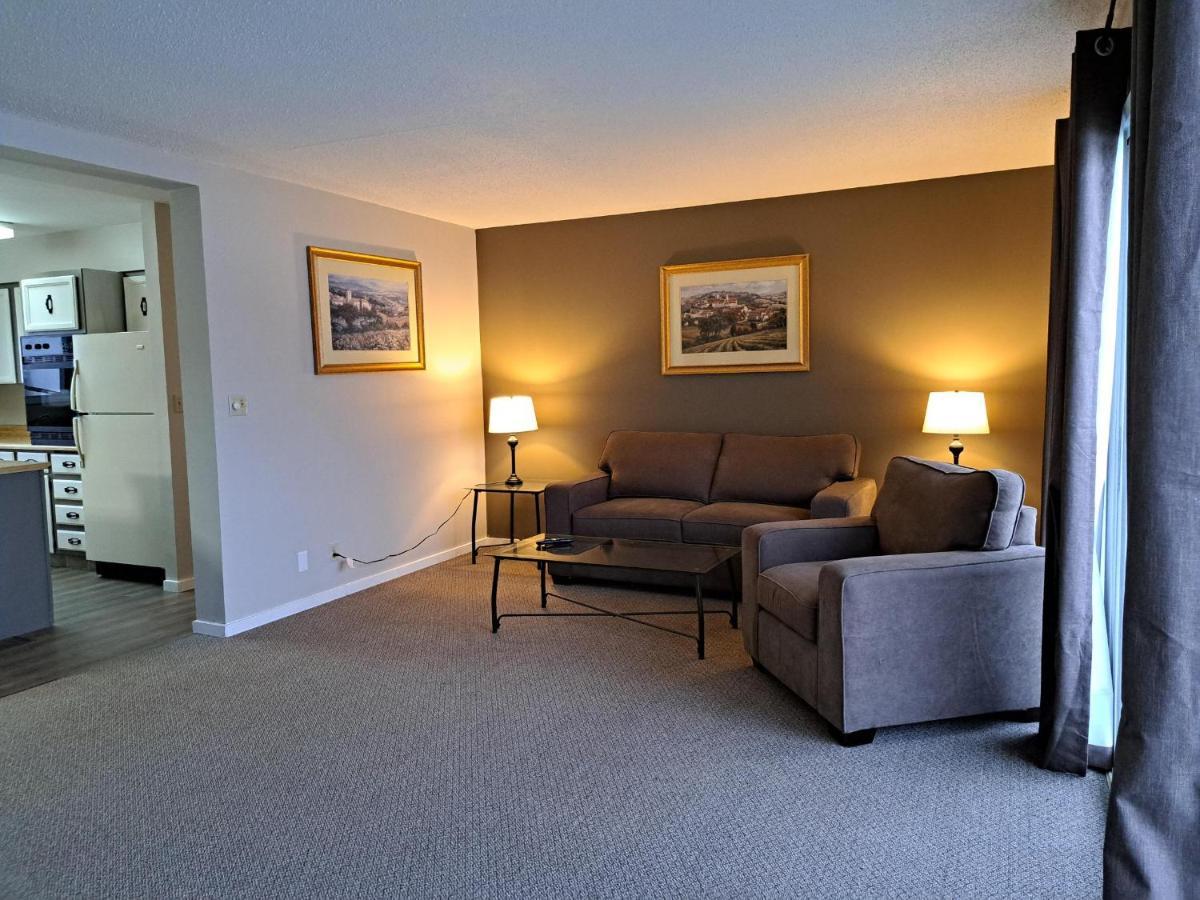 Richter Pass Beach Resort Osoyoos Bagian luar foto